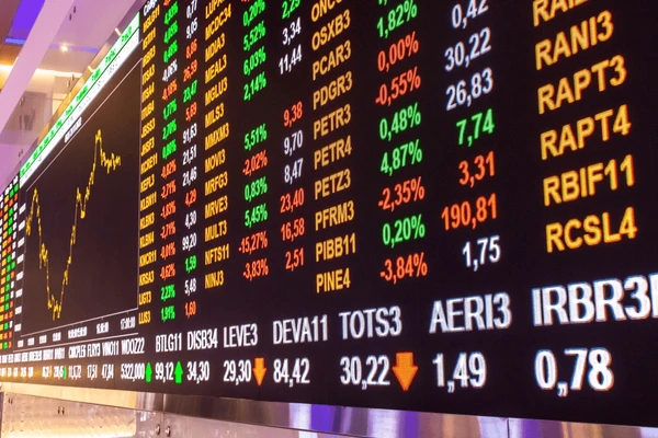 Por que o Ibovespa caiu 1,65% enquanto Nasdaq e S&P500 renovaram recordes?
